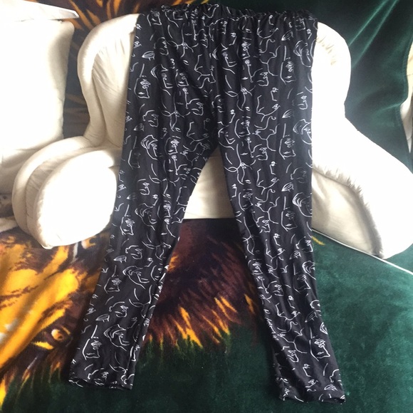 Graphic Leggings - Picture 1 of 3